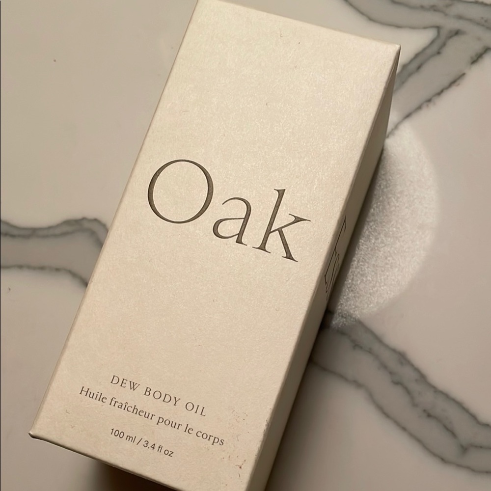 Yummy luxurious feminine Oak Dew Body Oil ✨